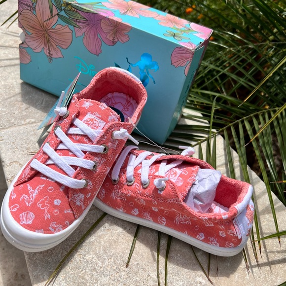 ✨ Roxy Girl's Disney Ariel Bayshore lll Shoes ✨ - Picture 3 of 8